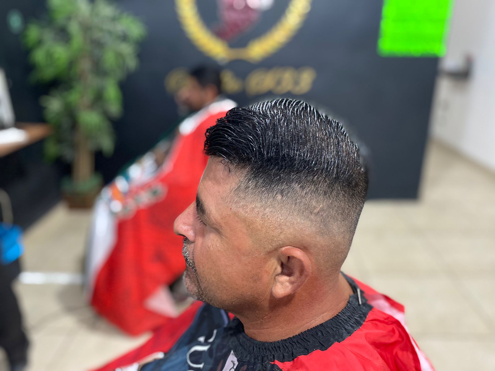 Desvanecido Alto (High Fade) con Top Pulido