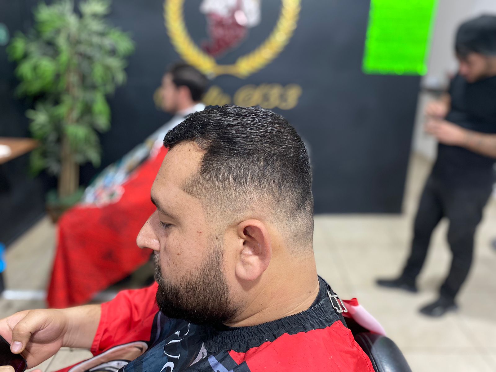 Corte Semicorto (Crew Cut) con Taper